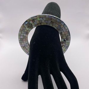 Beautiful Shell Bangle Bracelet (Blue)